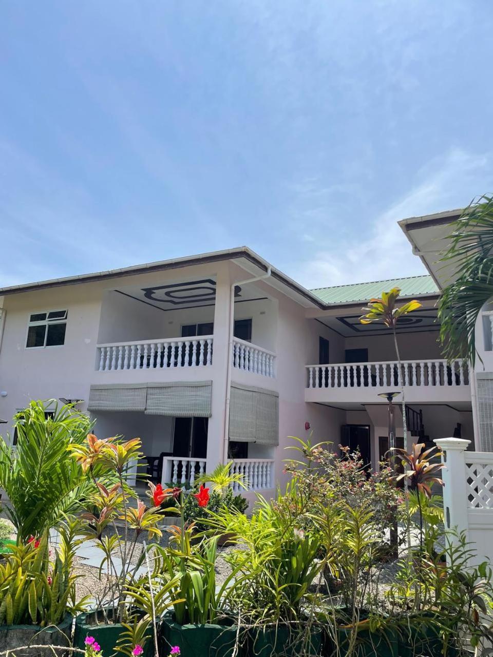 Mokara Holiday Apartment Anse Royale Bagian luar foto